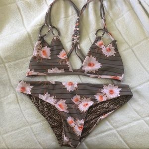 ACACIA swimwear dragon stripe set. 🦋